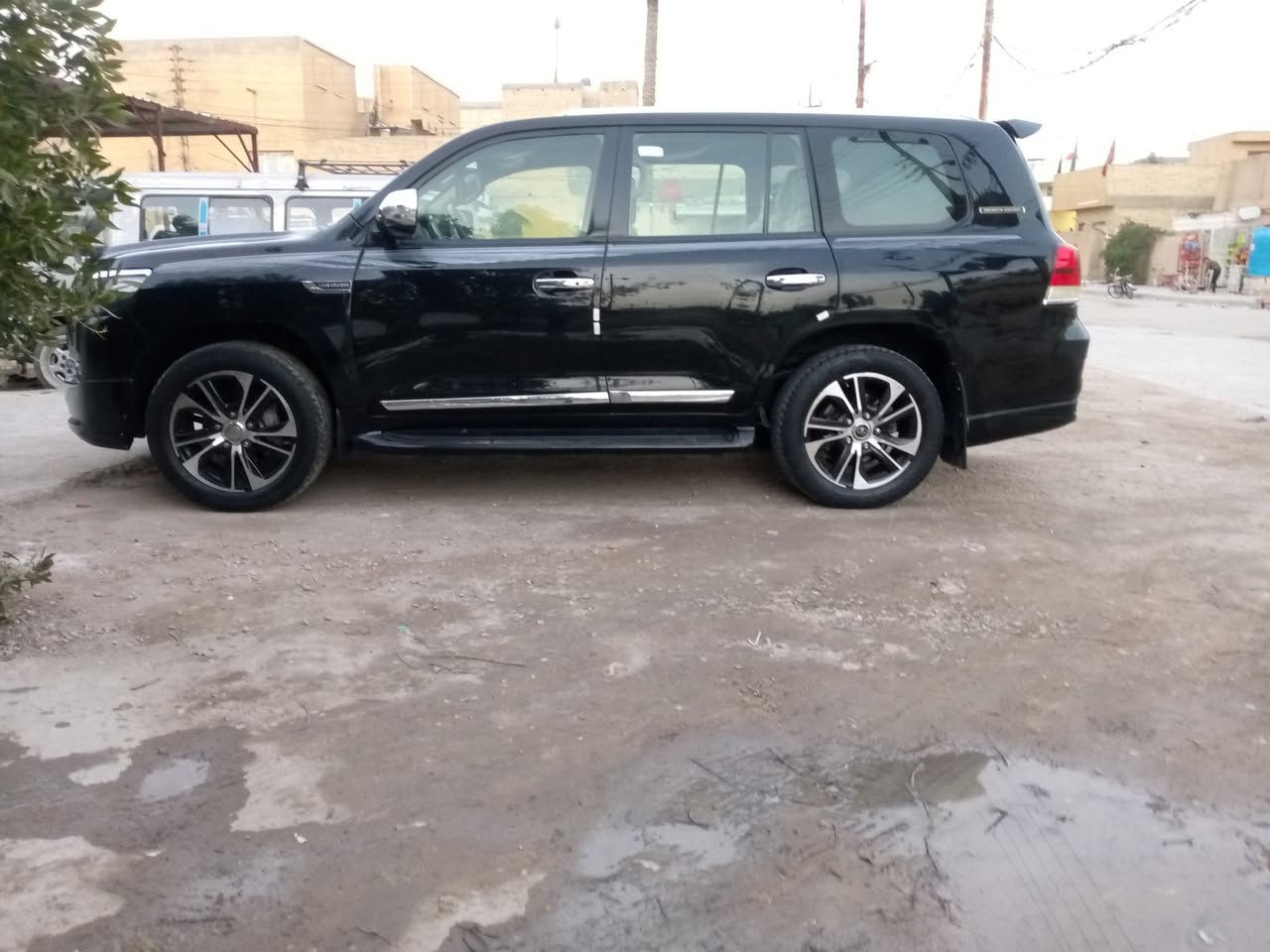 السلام عليكم الاندكروز 2009محدثه 2021رقم سلمانيه
سياره نظيفه محرك كير بلدي سياره نظيفه اي 
ضربه مابيه السعر 240وبيه مجال العنوان السياره كربلاء المقدسه حي الحر الشراي يتصل على الرقم ***********
