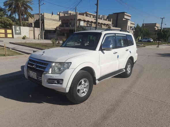 السلام وعليكم البيع باجيرو موديل ٢٠٠٨ سياره جديده وجاهزه تخم تاير صدر جديد تبريد ثلج ٣قطع ٧راكب مكفوله من الضرر فقط جاملغ صبغ محرك ٣٠٠٠ رقم بغداد تحكمات كامله فور ويل مكان السياره بغداد  
***********   الشراي يتصل ممتواجد عله فيس السياره محدثه ١٧
