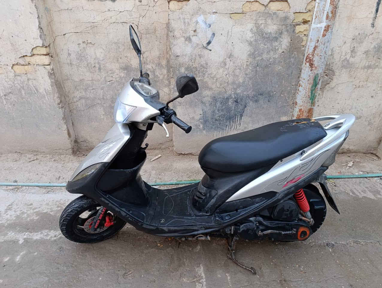 السلام عليكم دراجه ماكس عدله الدراجه مكفولة كفاله عامه الدراجه وله غلطه السعر 800وبيها مجال ***********
