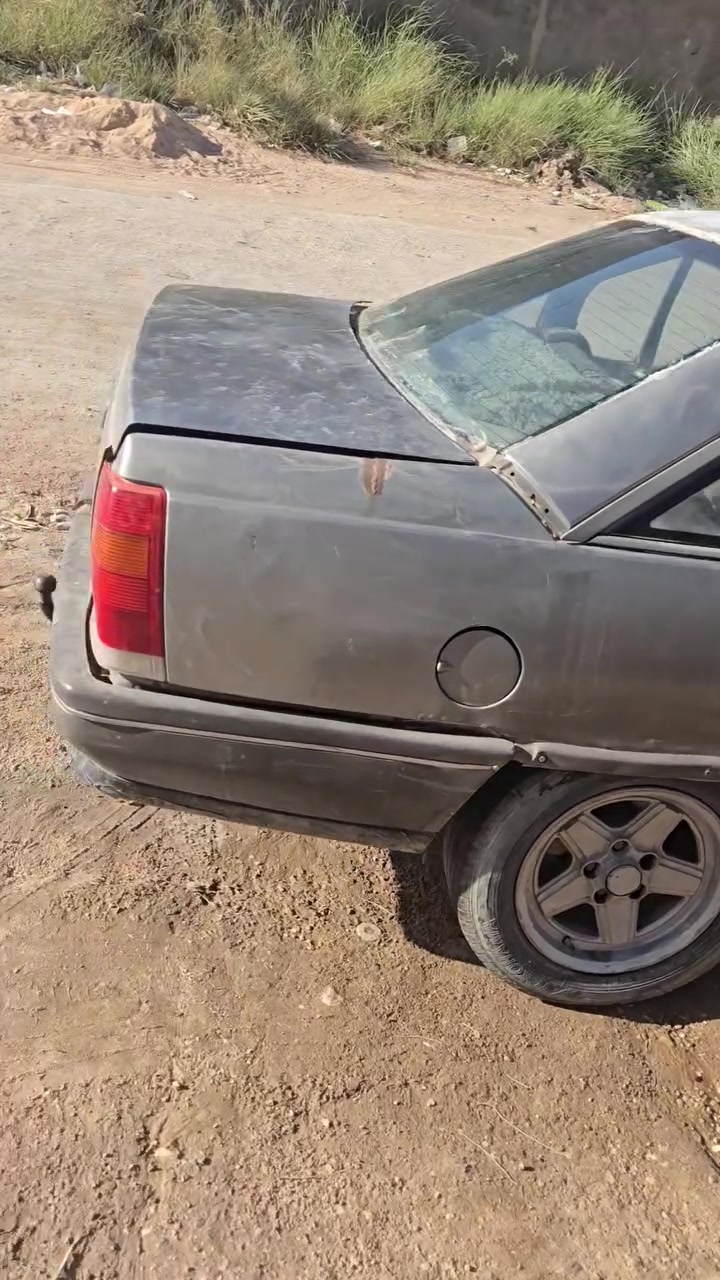 اوبل للبيع محرك 2000 كير عادي ب 12 وبيها مجال ***********
