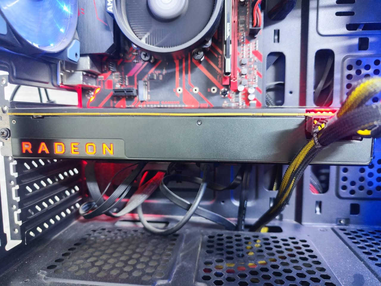 Rx Vega 64 Msi Air Boost OverClocked Edition
VRAM HBM2=8GB
٢٨٠ الف


**إذا كنت صاحب هذا الإعلان وتريد حذفه لأي سبب، رجاءا أرسل رسالة إلى الدعم الفني**