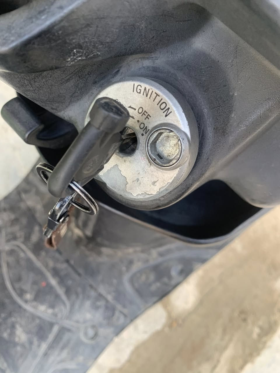 يا الله سلام عليكم ماكس عدله بيضه دراجه مكفوله من بجم للبجم دراجه صارلهه 3 اشهر من نزلت مكفوله وع ايدي نقصههه بس عرموطه سلف وهندر شغاله خير من الله كهربائيات كامله وياههه زوج تايرات رايدهه ب800 وبيهه مجال للشراي ***********
