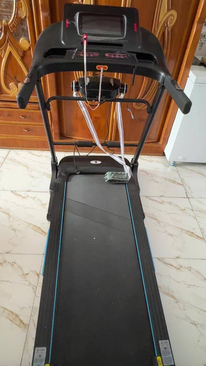 سلام عليكم عندي هذا جهاز ركض نضافه 100ما مستخدم هواي بي حزام مال خصر ويا ثنين كيلو اثقال السعر 650قفل تواصل فقط هاتف ***********

