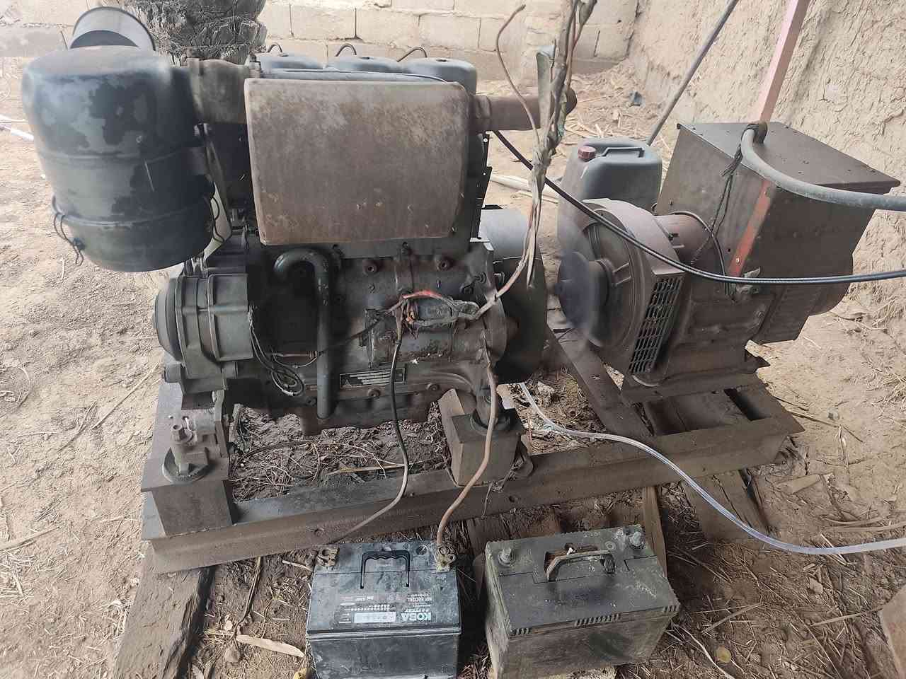 السلام عليكم 
محرك ألماني 3 بستم (ابو الصاروخ) مامفتوح بلادي مال الشركه (بي خيط تبخير بسيط)
مربوط عليه مولده ايطاليه30 كيفي ثري فيز طبعا المولده مال الشركه ما مفتوحه
للتواصل ***********  ***********
