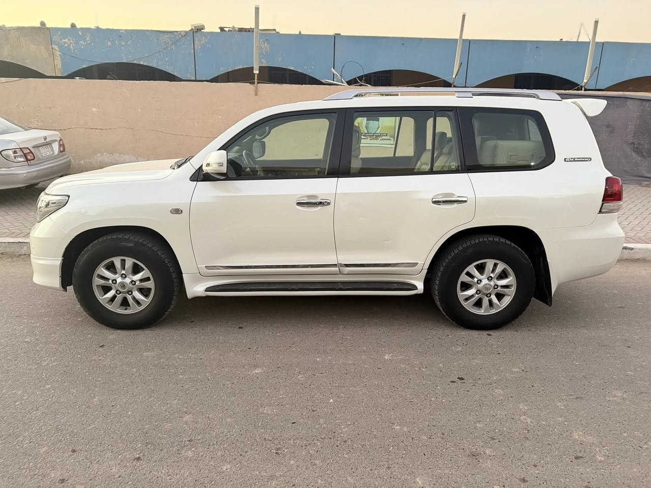 السلام عليكم لاندگروز 2011 ستينيه للبيع معروفه مواصفات الستينيه
السياره بيهه رصعات بسيطه وبارد گد شبر بالچاملغ الامامي الايمن

السعر:335$

للأستفسار:***********
