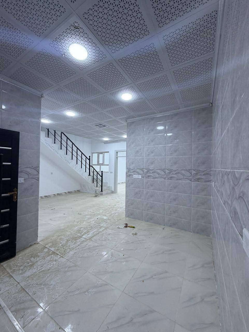 #اعلان 1975
#دارين للبيع مساحة الدار الواحد/104/مترمربع واجه 6.5 طابو صرف ب اسم شخص واحد 
بناء طابقين ب اشراف مهندسين فول كاشي فول مواصفات سقف ثانوي نظام تبريد مركزي واجهه ديكور فلين تركي .
_________________________________

مجموع غرف النوم في الطابق الاول والثاني (4) 
مجموع الحمامات والصحيات WC  الغربي في الطابق الاول والثاني (2)
مجموع الصحيات WC الشرقي (1) في الطابق الأول والثاني 
يحتوي على هول كبير في الطابق الاول وهول كبير في الطابق الثاني 
يحتوي كل طابق على مطبخ بارد + مطبخ حار  
يحتوي الطابق الأول فقط على غرفة ضيوف استقبال 
________________________
 #العنوان كركوك قادسية الثانية ( خلف غسل الحجي  ) 
#للاستفسار ***********
