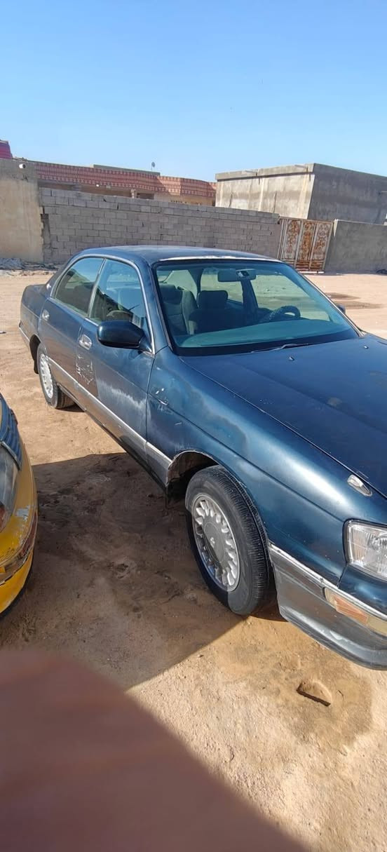 السلام عليكم بطه للبيع رقم مثنى سنويه 28 تنتهي تحويل بصره لان راعيها.يسكن البصرة. محرك يبخر كير جديد البدي للبيه ضربه.ولاصبغ.بس بيه جراد.السياره نقل فقط شغل عدل.السعر.26.قفل.حداه جديده.عنوان البصرة الشعيبه ت***********
