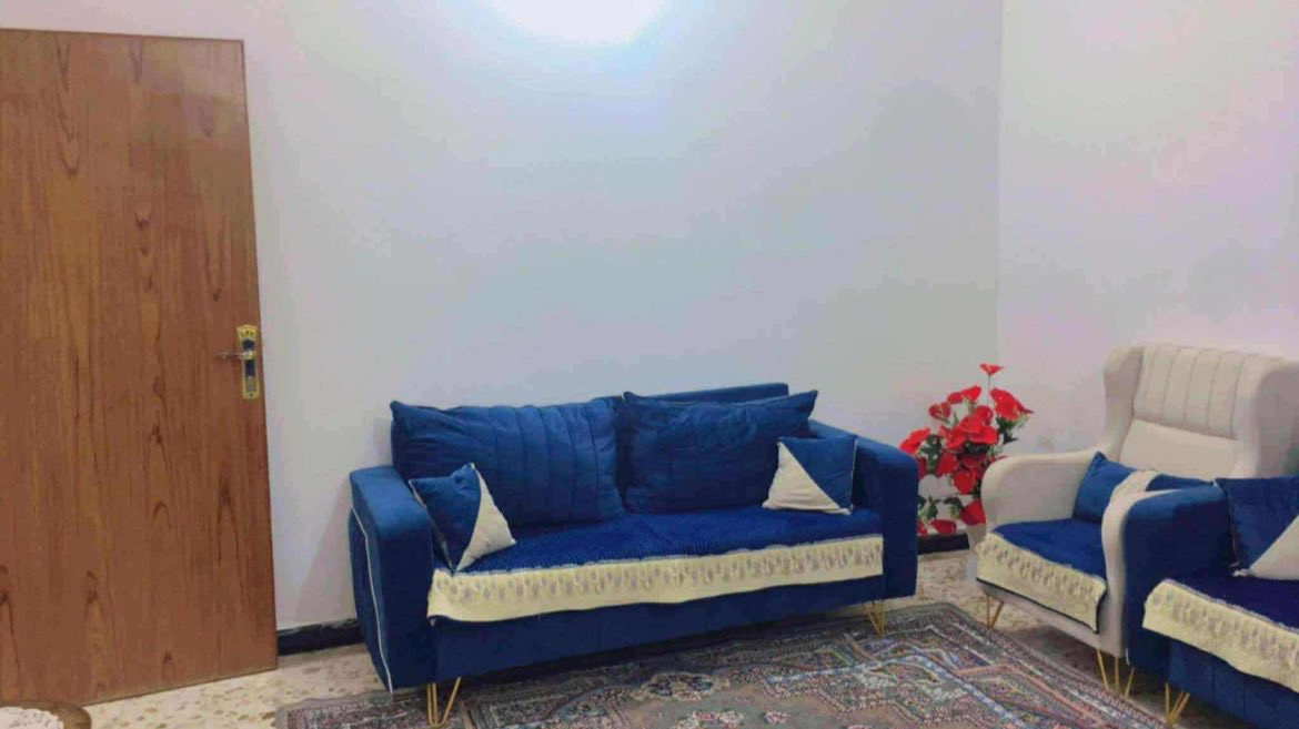 نحن لاندعي أننا الافضل ولاكننا نسعى إليه نتـشـرف بحـضـوركـم و بخدمتكم 
تحيه طيبة الى متابعينا الاعزاء 
يعلن مكتب سنتر الكوت للعقار 🏛

بيت مربع بصف الركن ثلاث طوابق بناء حديث يتكون الطابق الاول غرفة نوم ومطبخ وهول واستقبال وصحيات داخليه وخارجيه 
الطابق الثاني 3 غرف نوم  وصحيات
الطابق الثالث بيتون وسطح 

♦️مساحه115م
♦️واجه 10م
♦️النزال 11.5
♦️موقع مميز ♦️
كوت الخاجيه شارع القسم البلدي
ثاني بيت عن التبليط 
قريب على مدارس
شارع 20 والبيت على ساحه 
------------------
للأستفسار 
مراسلة الصفحة او الاتصال على الرقم 
***********
او مراجعة مكتب سنتر الكوت للعقار 🗺
عنوان المكتب داموك الحقوقيين 
قرب افران السلطان مقابل معجنات فراولة 
💢 بادارة عقيل الزركاني 💢
