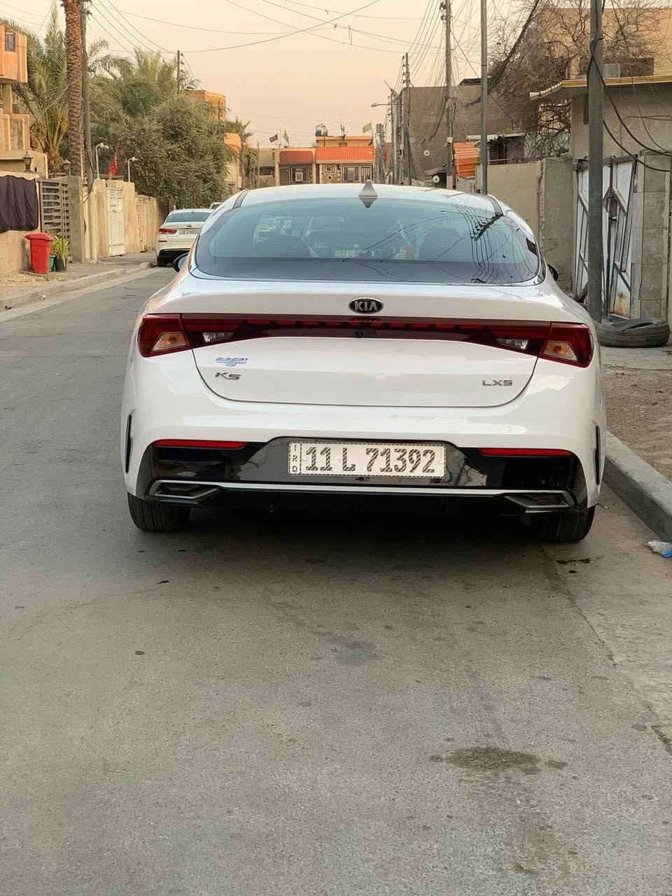 السلام عليكم
سيارة K5 موديل 2021 وارد امريكي 
حادث جاملغ جهة السائق 
القطع المصبوغة جاملغ جهة السائق والجاملغ والباب عكس السائق لكن بدون حادث صبغ بأمريكا نتيجة خدوش 
مكينة 1600 تيربو 
السيارة ماشية 70 الف كيلو رادار امامي وجانبي 
توقف ذاتي تشغيل عن بعد زينون بلادي وبعد مواصفات السيارة حلوة وجاهز مكينة وصدر وتبريد كلة جديد 
السعر 167💲 

اخوان مكلف بالنشر التواصل مع عالرقم 

التواصل على رقم الهاتف ***********
مكان السيارة بغداد حي الجهاد

