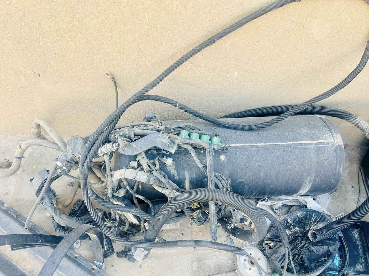 السلام عليك  للبيع منضومت غاز مال 2400كامله هيه وضفيرته ودكشن مالته كامله للخير.  ***********
