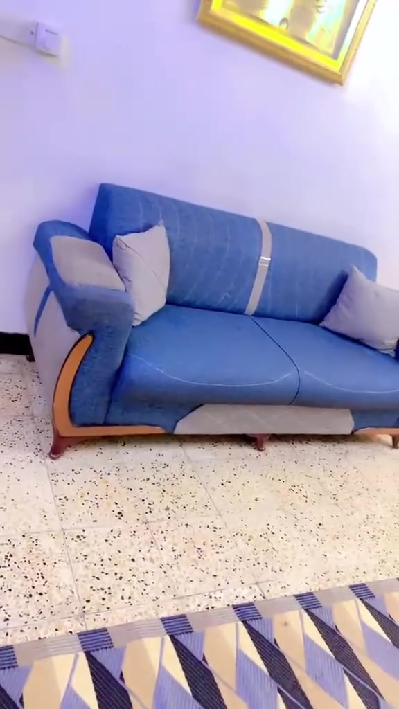 سلام عليكم عندي غراض بيت للبيع مستعجل عل عليهن متواجد واتساب ***********
