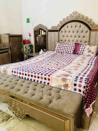 عندي غرفه نوم. تركي حديث. الغرفه. 9.  قطع. ضخمه. نضيفه وحلوه وسعر مناس...