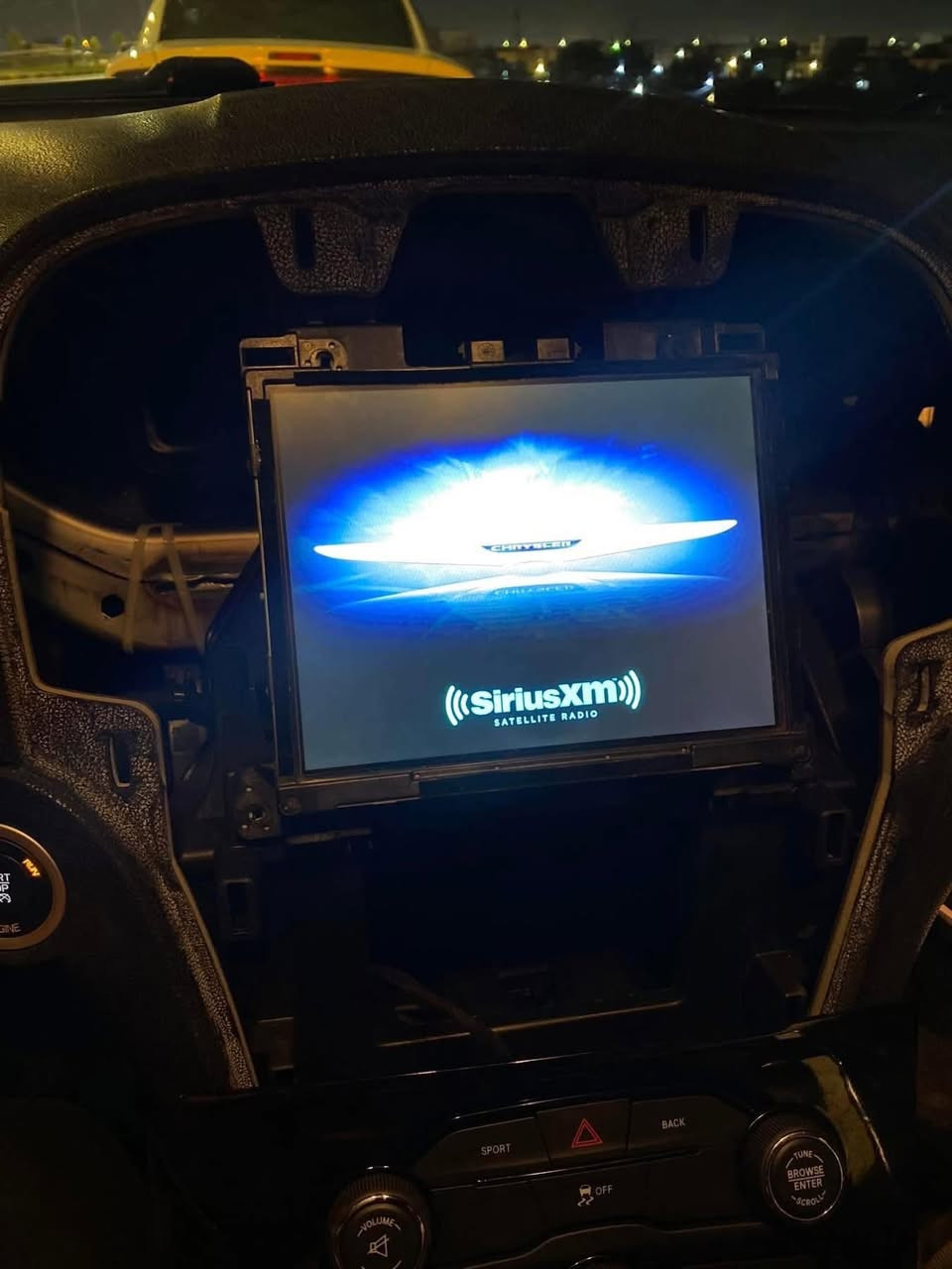 سلام عليكم شاشات وبامه جارجر لبيع شرط اصليات فتح وشدوبرمجه وفتح كود سعر لوحده ٢٠٠ الف مكاني بصره ***********
