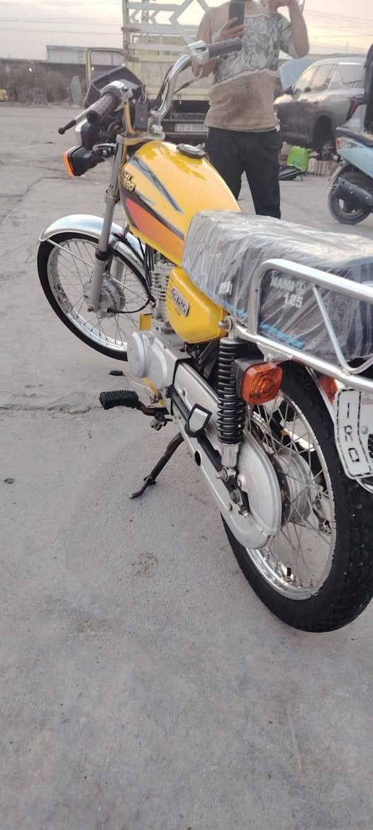 دراجه للبيع رقم سنويه جديد مكان بالقرنه ***********
