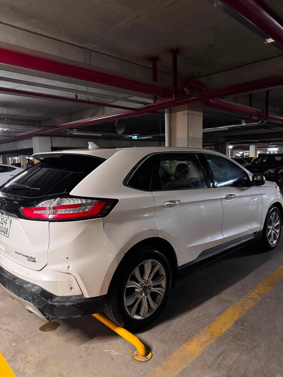 السلام عليكم شباب.. فورد إيدج تيتانيوم 2019 (Ford Edge Titanium) للبيع

أعلى مواصفات بالفورد (Titanium)، عزل وفخامة ومتانة ومتعة بالسياقة.

📌 تفاصيل السيارة:
 الموديل: 2019.
 المحرك: 2.0L EcoBoost تيربو .
 المسافة المقطوعة: 65,200 كم (ممشى حقيقي).
 وارد كندي.
 اللون: خارجي أبيض / داخلي جلد أبيض.

🛠️ حالة البودي والصبغ:
 السيارة بدون صبغ نهائياً.
 بيها بعض الرصعات والخدوش البسيطة الموضحة بالصور، وكلها تتصلح (على البارد) وترجع لوكالة بدون أي مشكلة.
 تقرير السونار وفحص السيارة مرفق وية الصور بالمنشور لضمان الشفافية.

⭐ أبرز مواصفات فئة التيتانيوم (Full Options):
 بصمة تشغيل وبصمة أبواب + تشغيل عن بعد.
 شاشة تدعم Apple CarPlay و Android Auto.
 نظام صوتي بريميوم فاخر من شركة B&O (Bang & Olufsen) العالمية صوت بنقاوة وفخامة عالية جداً.
 كراسي جلد كهرباء (تدفئة) + ذاكرة لخزن وضعيات الجلوس (Memory Seat) ستيرن تدفئة.

 أنظمة الأمان: رادار جانبي (نقطة عمياء)، نظام تحديد المسار.
 إضاءة داخلية محيطية (Ambient Lighting) بألوان متعددة.
 لايتات LED تفاعلية ذكية + ويل كروم حجم كبير بلادي خاص بالتيتانيوم.
 التبريد قطعتين ثلج ما شاء الله، وصدر السيارة وجاهزيتها 100%.

💵 السعر المطلوب: ١٥٧ ورقة وبيه مجال بسيط
📜 السنوية والتحويل: السنوية جديدة بأسمي والتحويل ثاني يوم
📍 مكان السيارة: أربيل 
📞 للاستفسار والاتصال: ***********
