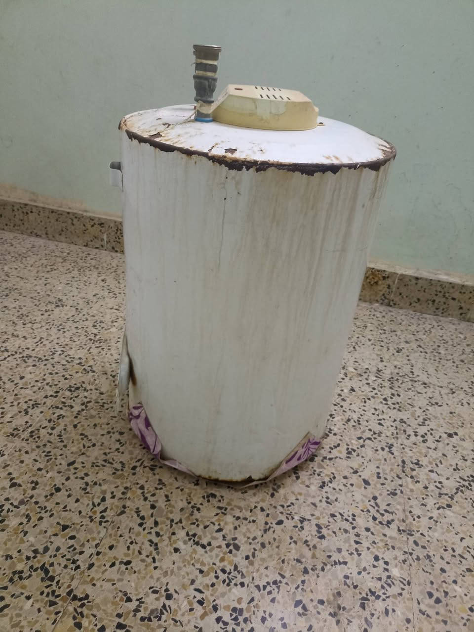 البيع بارد اب 75 أو طباخ اب 100 أو ثلاجه جديده  350 رقم الهاتف ***********
