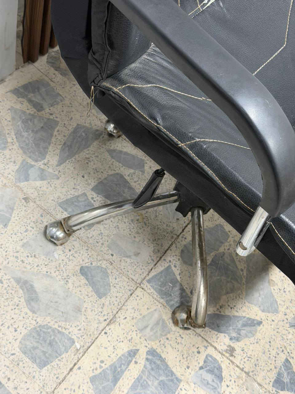 للبيع 
كرسي مكتبي مُتحرك🔴السعر ٣٥ ألف
قنفه حجم متر ونص🔴السعر ٥٥ ألف


**إذا كنت صاحب هذا الإعلان وتريد حذفه لأي سبب، رجاءا أرسل رسالة إلى الدعم الفني**