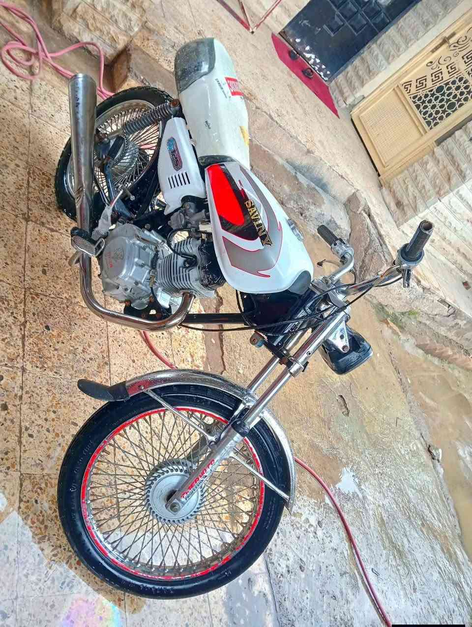 السلام عليكم ماطور تايكر موديل 19 مكينه حلوه تحريكه معدل نار وياله عدله تواير نضاف لايت شغال مكاني ايسر حي البكر السعر 260 وبي مجال شراي انتصل ***********
