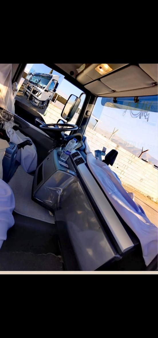 للبیع مان 2017فول مواصفات كامرا حصاص رادار  بویلر تبرید   كیر 4×4 تحدید سرعه جام كاره با  ویل کروم 6 
برا غی 6سلندر  طویل بودی 6.20  بودی جدید 
***********
