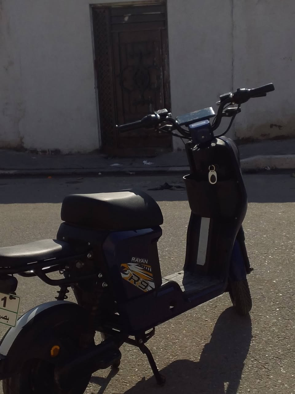 سلام عليكم دراجه ار9 ريان مديل 2025 كاهربائيات شغاله دراجه مابيها اي نقص اشاير نضام رجوع للخلف بطاريات سود الماكس  بيها سويجين وبصمتين السعر450 وبيها مجال للشراي مكاني بصره
