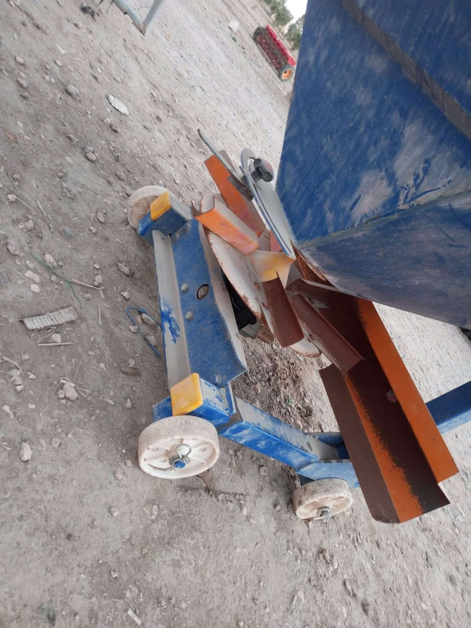 اعيد النشر بسبب الوعود الكاذبة سلام عليكم ورحمه الله وبركاته للبيع باذره جديده كلش مشتغله خمس طنون شرط العنوان بابل الحمزة الغربي 
***********

***********
