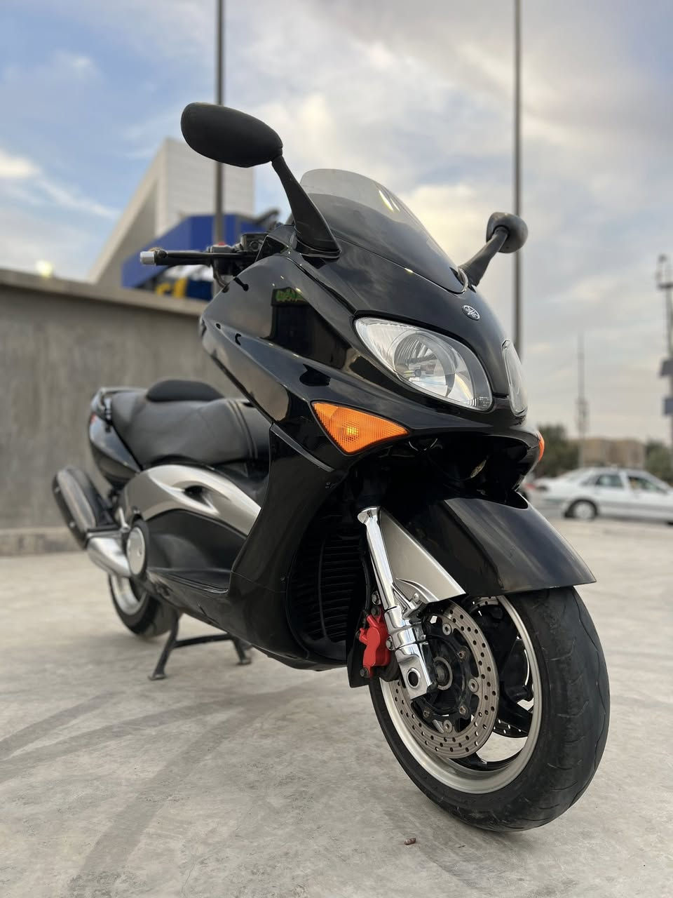 السلام عليكم للبيع تي ماكس 2008  نازله من معرض ماهر الكناني قبل فتره قصيره نزلت ماشيه 22 وحالياً 24 km حقيقي الدراجه كفاله عامه في حالة الوكاله السعر 25$ بيها مجال بسيط  مكاني البياع حي الأعلام للأستفسار ***********🩵
