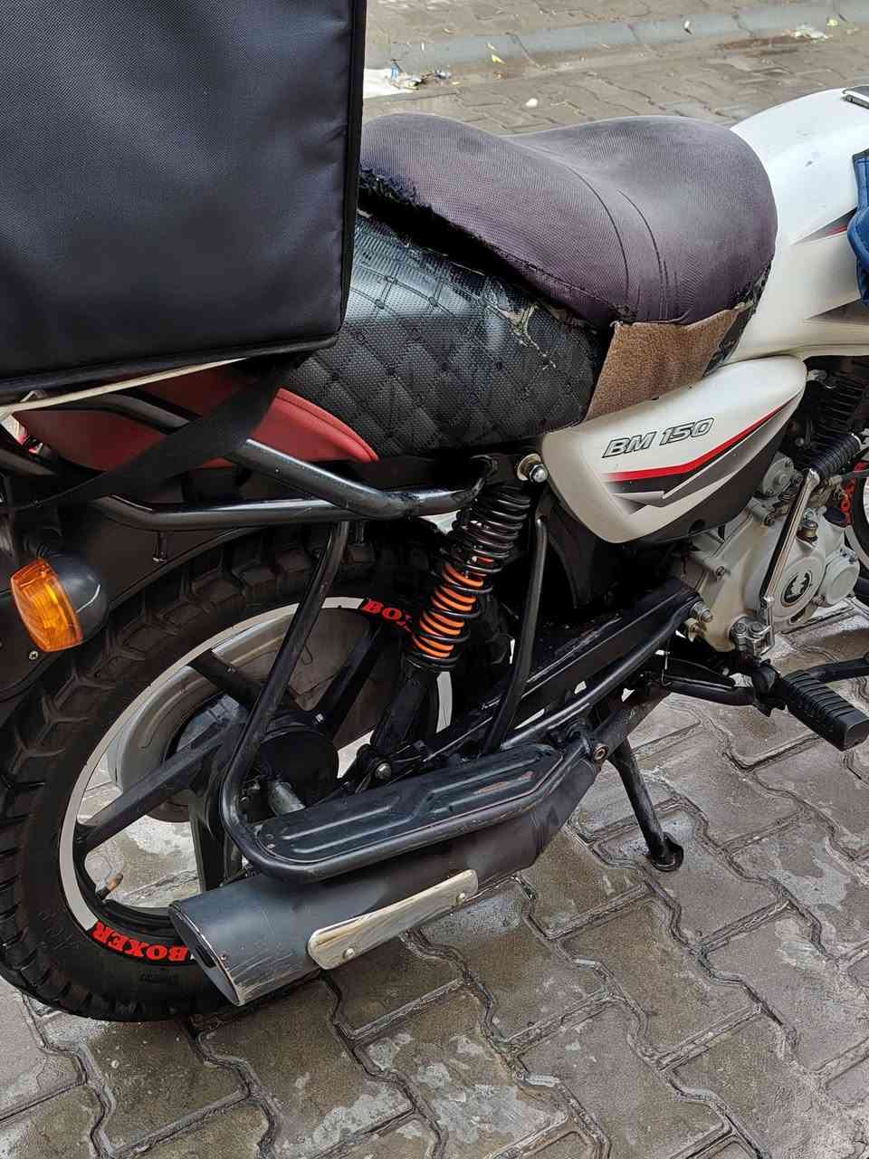 بوكسر موديل 21 مرقم بغداد تحويل ثاني يوم
الدراجه مكفوله من تاير لتاير مابيه اي نقص بس عندي عواج بسيط بستيرن 
دراجه مامشتغله دلفري بس 3 اشهر 
دراجه عارضه ب2100 مليونين و100 وبيه مجال حك الجيه 
العنوان بغداد الحريه 
رقم التلفون *********** متوفر وتساب ورصيد
