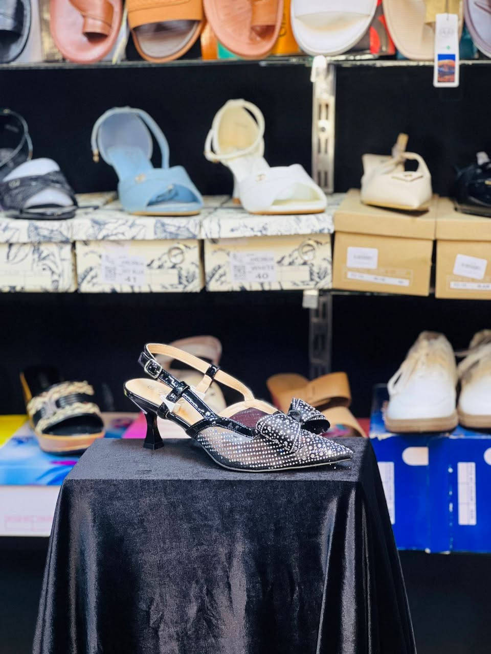 ✨ أهلاً وسهلاً بكم ✨
في عالم الأناقة والذوق الرفيع نقدم لكم تشكيلة مميزة ومتنوعة من:

👠 كعبات نسائية فخمة وعصرية

🩴 شحاطات نسائية بأجمل الألوان والموديلات

👞 شحاطات رجالية شبابية مريحة وأنيقة

🧒 شحاطات ولادي للأطفال بتصاميم حلوة وعملية

👧 شحاطات للبنات بأحدث الصيحات

👕 ملابس رجالية شبابية بأحدث الموديلات التركية والعالمية

🌟 جودة ممتازة
🌟 أسعار مناسبة للجميع
🌟 موديلات حديثة تُناسب كل الأذواق
🌟 متوفر قياسات وألوان متعددة

📍 زورونا وتميزوا بأناقتكم

🔥 الجديد يوصل أول بأول… والأناقة تبدأ من عدنا 🔥

العنوان ناحية الشوره شارع السيد سلطان مجاور المدرسه الاهليه


**إذا كنت صاحب هذا الإعلان وتريد حذفه لأي سبب، رجاءا أرسل رسالة إلى الدعم الفني**