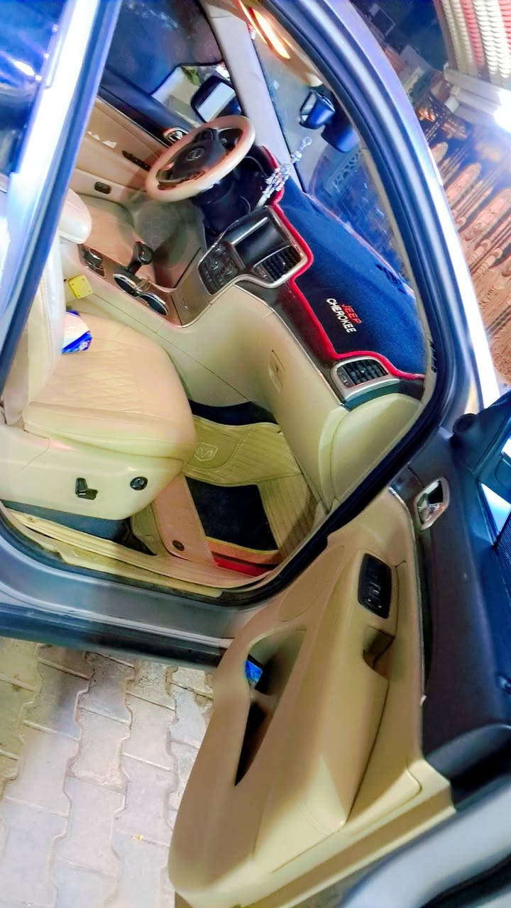 السلام عليكم 
جيب 14 لمتد امريكي رقم بغداد  انكليزي بسمي
مواصفات 

1-تدفئه كراسي

2-تشغيل عن بعد

3-بصمه ابواب

4-فتحه سقف

4-صندوق كهربائي 

5-شفتات ستيرن

6-ماوس قياده

7-كير طيارة S

8-شاشه كبيره 

9-حساس خلفي

10-كامره خلفيه دواره

11-محرك 6سلندر3600

12- 8نمر
 
13- كشنات جلد

14- كشنات كهربائي 

15 -تبريد قطعتين

16-  تحكم ستيرن جهتين 

حادث خفيف 
جاملغ خلفي ولباب مصبوغات
جهت العبري (***********) ابومنتظر
