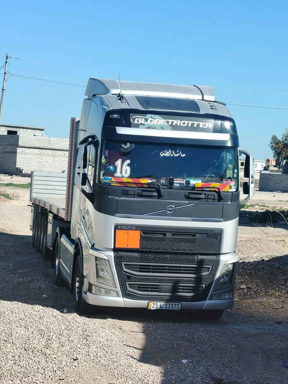 سلام عليكم ورحمة الله وبركاته
فالفو ذيب للبيع موديل 2016 تدفئه تبريد خزن  تخم تاير راس وعربانه ثلاجه رادار سرعه هاف 3 طكات قماره خطين مرسم وراها  عربانه 5 محاور سنويه جديده لل 2030 السياره مرقمه قبل 5 تشهر السعر (650)بيها مجال بصيط  للاستفسار الاتصال على الرقم
***********
