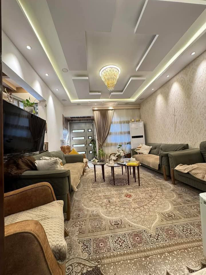 ---- عقارات الموصل الحدباء ----
               🏤 دار للبيع🏤 

🌍 موقع الدار مزارع الحدباء بالقرب من جامع الطيار🌍

🔴 يبعد عن الشارع العام 25 متر 

🔴 بستان ملك صرف 

🔴 مساحة الدار 139 متر

🔴 الواجهة 9 متر

🔴 الاتجاه شروق تام

🔴 الطابق الاول غرفة نوم 
      الطابق الثاني 3 غرف نوم 

🔴 بناء ممتاز جدا وحديث وراقي 

              /////////////////////////////
 لمعرفة التفاصيل والسعر الاتصال على الرقم
                          ***********

🔵نستقبل جميع طلباتكم وعروضاتكم...
