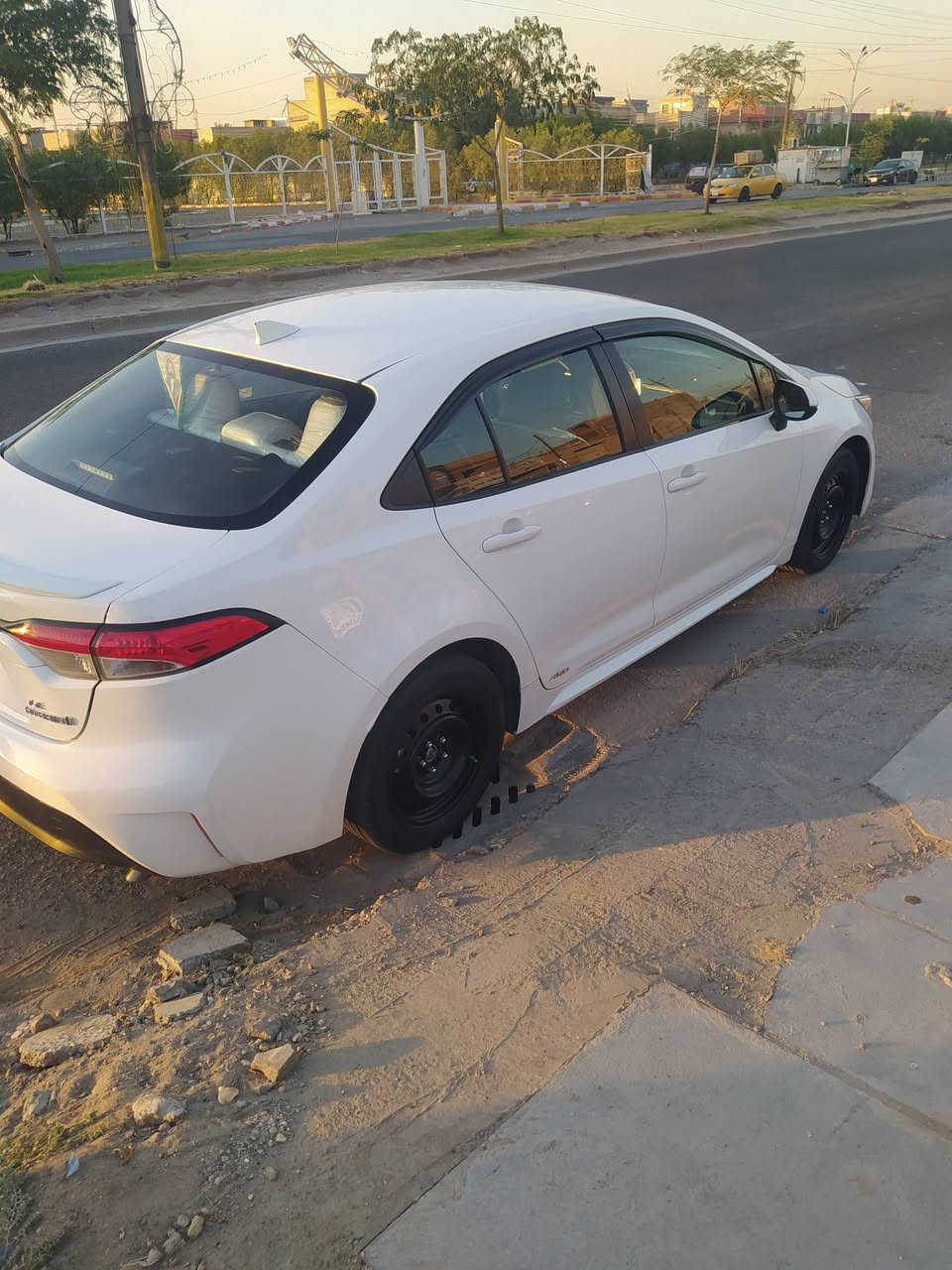 السلام عليك كورلا موديل 2023امريكي EL هايبرد محرك كير تبريد كفاله ماشيه 45 صور الحادث مرفقه بدون دواخل بجم كبس مكفول إرباكات سليمه مكان بغداد حي العامل الهاتف 
*********** السعر 149

