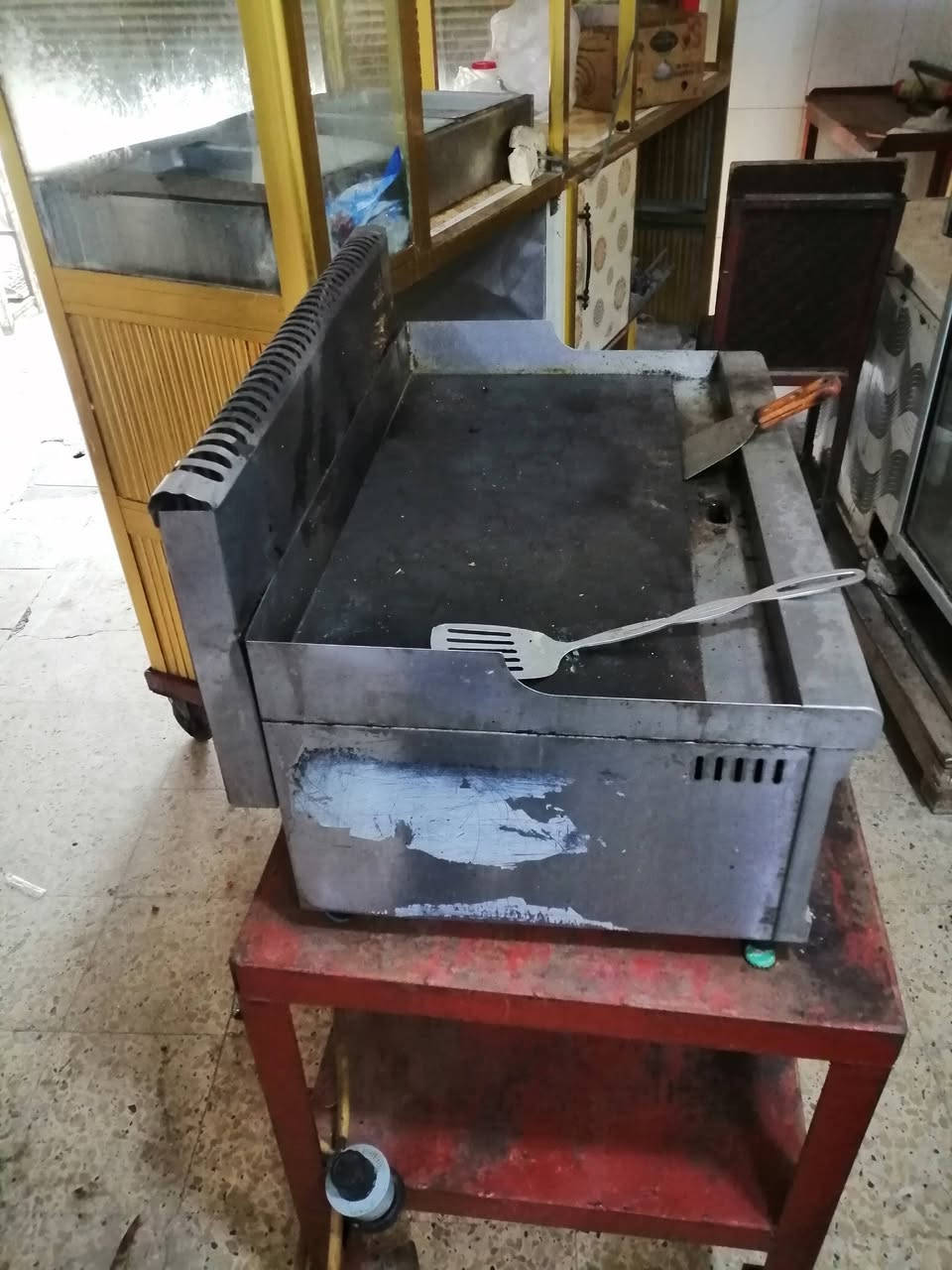 السلام عليكم ورحمة الله
أغراض مطعم للبيع البصره بيع مستعجل ومناسب ***********
