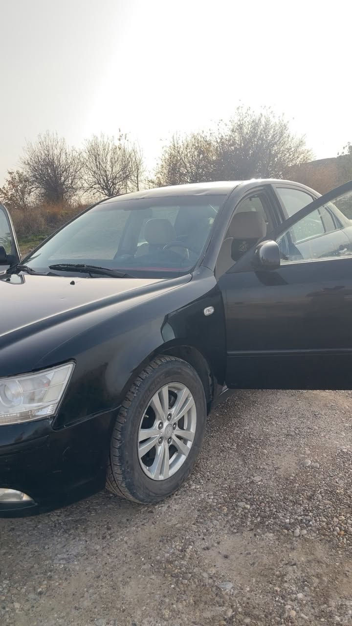 السلام عليكم للبيع للبيع
سياره نوع هوندا سوناتا 
موديل 2009ادوات ادوات كص 
كير محرك شرط تبريد ثلج 🧊 تدفئة 
4تايرات جدد صدر جديد الكشر شوف العين 
السعرر المطلوب 45اوبيها مجال للشراي 
مكان السياره صلاح الدين قضاء العلم 
للاستفسار هـ📞***********
