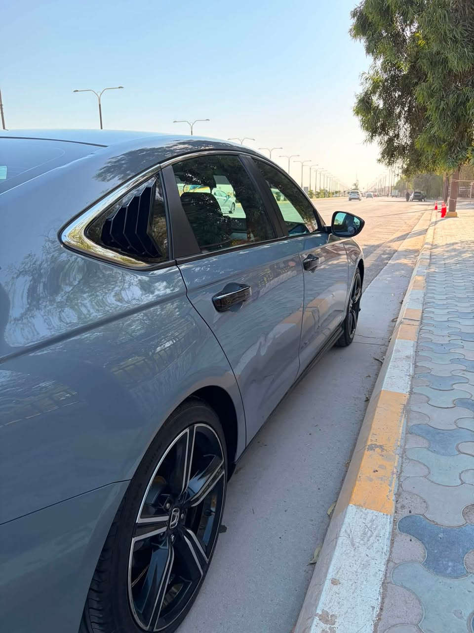 هوندا اكورد 2023 
فئت:السبورت 

حادث جاملغ امامي بصف السايق 

بدون اير باك )

الموصفات 
* محرك 2000 هايبرد
* رادار امامي 
* نقطه عمياء
* شفتات
* تحكم تبريد منفصل
* كامره خلفيه ثلاث وضعيات
* بانو رامه 
* ثلاث وضعيات قياده 
* تحديد مسار 
* تشغيل عن بعد 
* هند بريك بصمه 
* لايتات لد +بك لايت لد
* تدعم الكار بلي 
ويجي وياه اكسسورات كامله 
السياره ماشيه :70,000كيلو
بأسمي تحويل مباشر 
مكان السياره : فلوجه
***********
