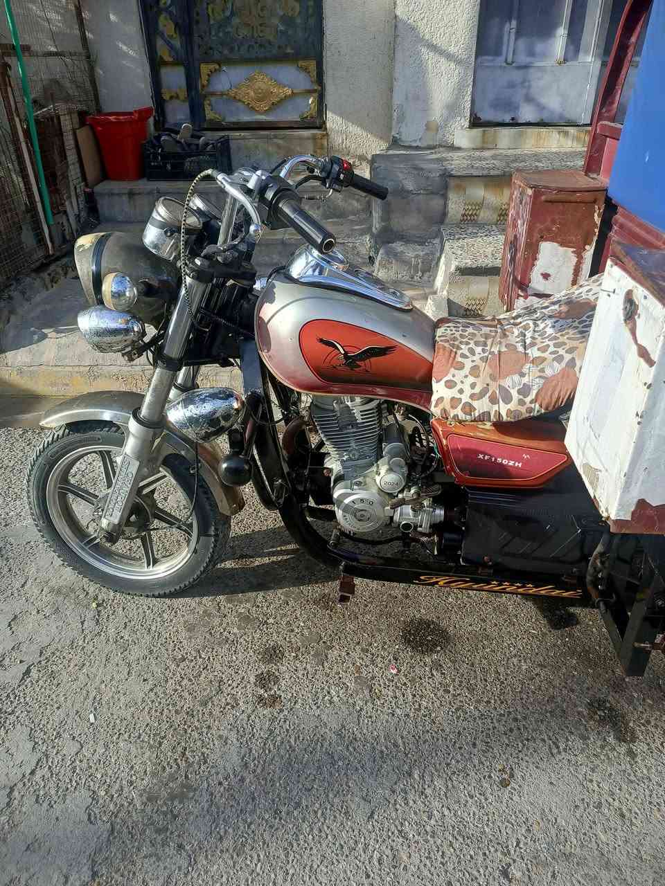 السلام عليكم 
ستوتة كربلائية اوراق أصولي موديل 21 العنوان البصرة حي الحسين شارع السيد والسعر مليون 600 رقم التلفون ***********
