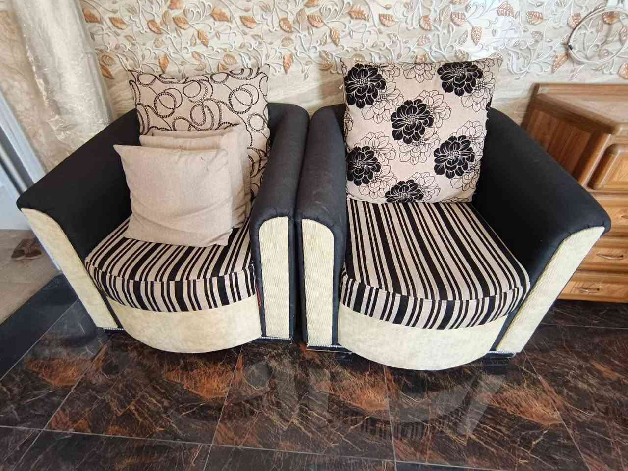 السنديان للاثاث 🛋

📌 طخم 10 نفر تركي اصلي مستخدم 

📍 متكون من ثلاثية عدد 2 وثنائية واثنين تكات 

📌 السعر 450 الف فقط 🔥

📞*********** 

🌐 موصل حي الملايين مقابل بانزيخانا العريان تحت شركة الفجيرة للاستثمارات العقارية
