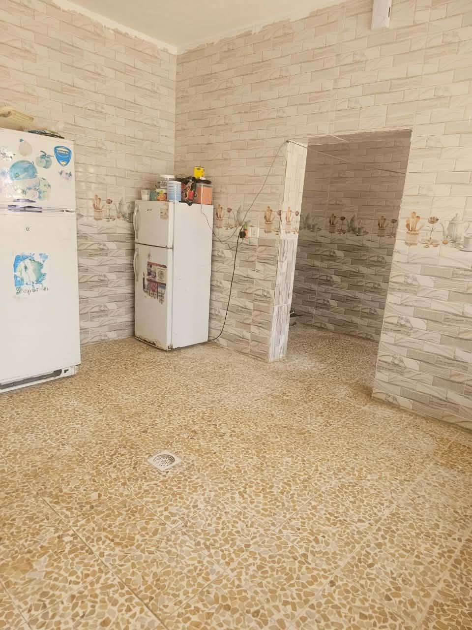 درا للبيع قوسيات  قرب المدرسة الصينية
مساحة 200  متر  يحتوي على غرفتين نوم+هول+ 

استقبال واسع والصحيات كل سيراميك

والواجهة حلان يبعد عن 50متر على المدرسة 

السعر 62مليون بيها مجال***********
