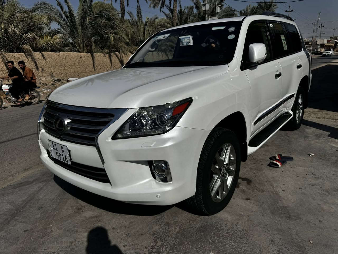 سلام عليكم 
لكزس موديل 2013 رقم مميز بغداد ب اسمي تحويل ثاني يوم ماشيه 108 الف مكفوله كفاله عامه لا بارد ولا تبديل ولا صبغ عنوان السياره البصره *********** السعر 410
