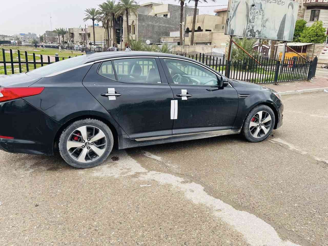 السلام عليكم كيا أوبتيما موديل 13 رقم بغداد وارد امريكي حادثها جاملغ امامي بدون دواخل وصبغ جاملغ. خلفي وباب سايق 
سياره اكثر من 6 سنوات ع ايد وحده 
فول مواصفات اعلى فئة لمتد1/1 SXL 
1-بصمة أبواب 
2بصمة تشغيل
3بصمة صندوق
4-تبريد نانو
5-تبريد قطعتين
6-سايد بريك بصمة
7-تدفئة تبريد كشنات خلفي امامي
8-بنيراما
9-مري شفط
10-اشاير بالمري
11-ترحيب يدات
12-سستم صوت
13-خزن كشنات
14-شفتات رياضي 
15-يدات نيكل
16-كشنات جلد
17-لد خلفي امامي
18-كاميرا
19-شاشة كبيرة 
20-زنون عالي ناصي
21-شاشة الكتروني ليزري
السيارة احلى من الصور ماشية 125 كم 
گير ومحرك كفالة 
السعر100
العنوان /بغداد بلديات
رقم الهاتف /***********
