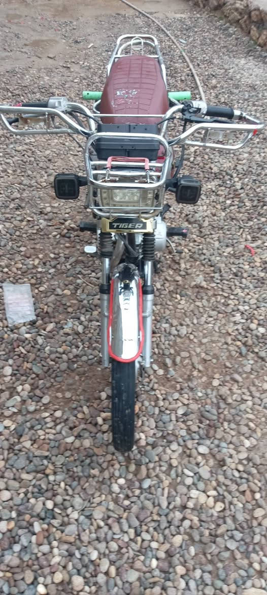 اقرة المنشور.. السلام عليكم. موطور للبيع. 2020 ابو نمر🐅 محرك مامفتوح شرط كلشي شغال وشرط نشاط السعر خابر وتدلل *********** الموشراي لايبزعني 🌹
