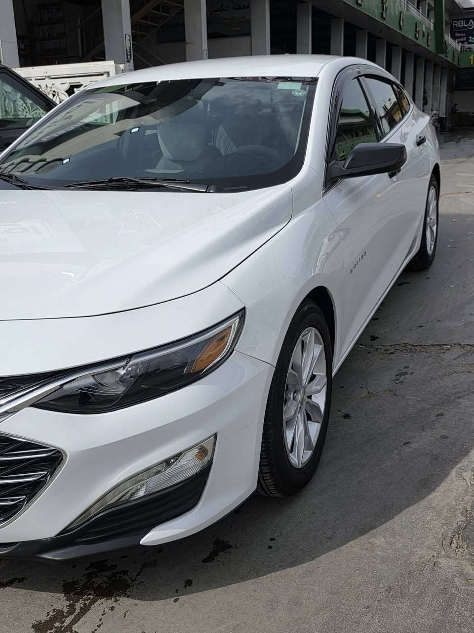 ماليبو 23 LT
حادث امريكا مرفق بالصوره 
السياره ماشيه 71km 
1500T محرك 
رادر مرايه جانبي 
كامره خلفي 
شاشه بلادي 
حساس خلفي 
داخل مخمل 
كامله مكمله السياره 
السعر ١٣٥ وبيه مجال 
***********
عنواني بغداد
