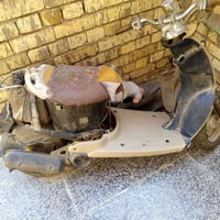 دراجة للبيع شغالة مجرد بس تنضيف كابريتر وتحطلها بانزين وتشتغل 07723680...