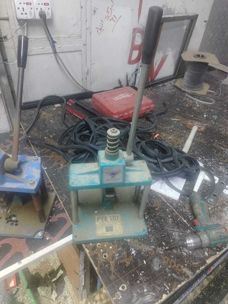 معمل المنيوم و pvc كامل للبيع للاستفسار الاتصال على الرقم ***********

