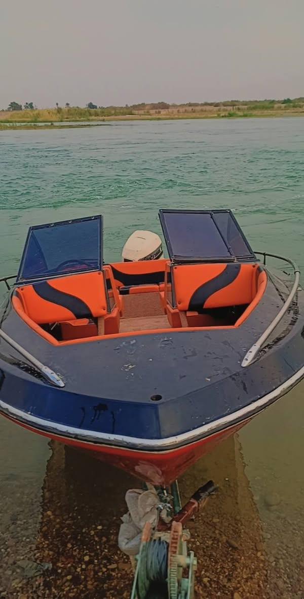 السلام عليكم 
زورق للبيع كامل مابي نقص

مكلف بلنشر 

رقم صاحب الزورق

حجي عامر***********
