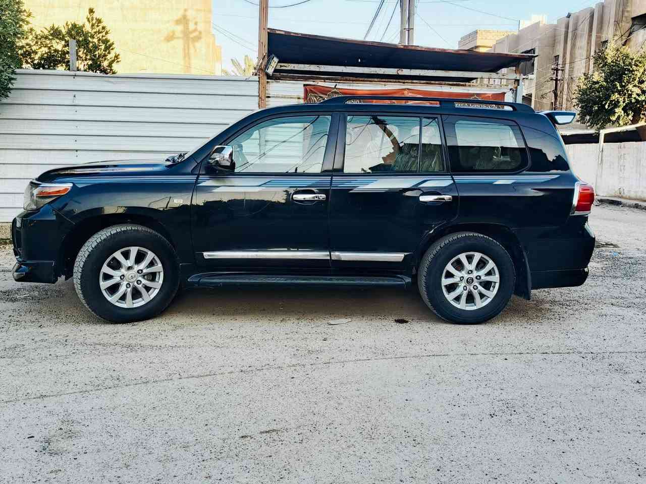 لاند كروز موديل 2009 محدثة 2015 بيها صبغ جاملغ امامي اثر شخوط وصبغ جاملغ خلفي مستعجل على البيع ب دفترين ونص 250 ورقة بيها مجال 
للاستفسار الاتصال 
***********
