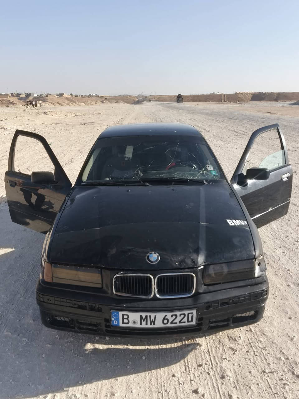 للبيع بيئم 1996 حجم 316كير محرك فول صدر جديد كير عادي العنوان حديثة السعر 15 وبيهه مجال يرهم مراوس سياره او موطور وفرق ملاحضه سياره حديده بدون ارقام ***********

