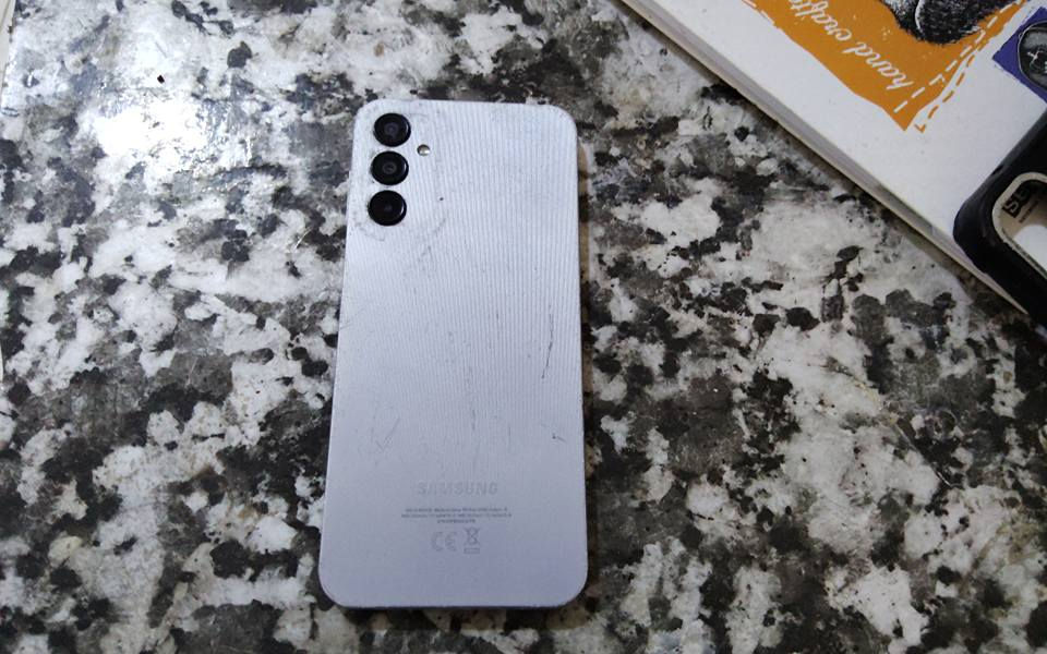 السلام عليكم عندي جهازA14 للبيع هوة شاشتة نضيفة وشغال ويشحن طبيعي مابي كل مشاكل بس الشاشة تطي اكثر من صورة تريد تاخذة تشوفلهة جارة تبدلهة ضلت يمك سعر الجهاز15الف مكاني نجف شارع المطار شارع الشفلات للتواصل خاص او واتساب*********** النجف, العراق
