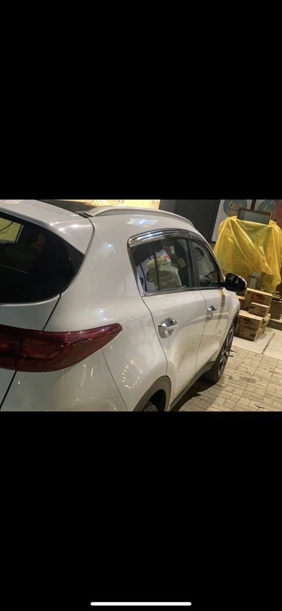 يالله سلام عليكم 
كيا سبورتج 
موديل ٢٠١٩ خليجي 
بيه بارد شبر بلبنيد وبين وباب صدر شبر وباب الخلف الصدر هم شبر غيره كفاله السياره حلوه خير من الله جاهزه 
ماشيه ١٥٠ 
السعر ١٨٧ وبيه مجال بسيط 
المكان بغداد مدينه الصدر 
الرقم 
***********
