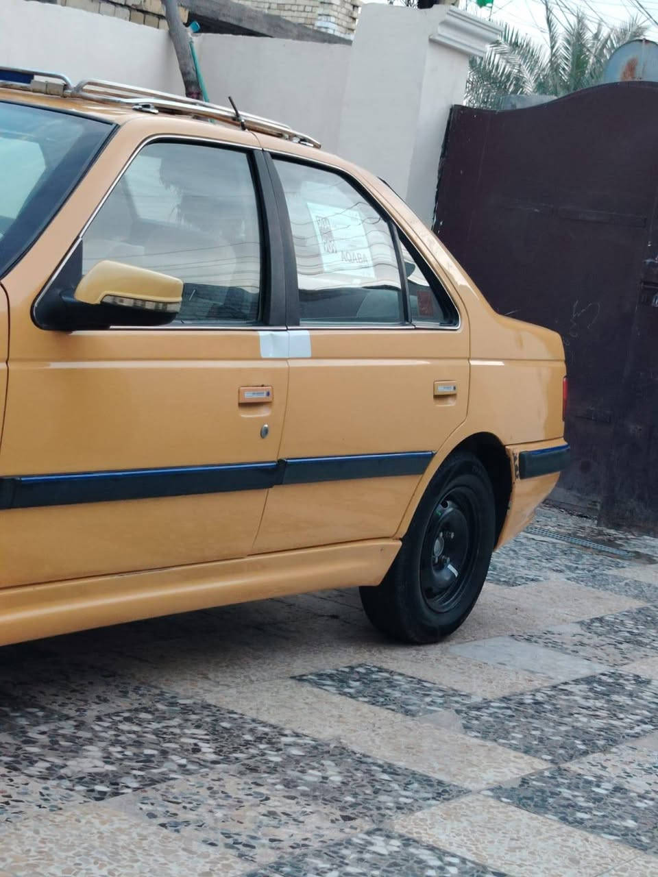 السلام عليكم سياره بيجو بارص موديل ٢٠١٥ بغداد كفالة عامه عدا البنيد مبدل اثر طعجات كير مكينه خير من لله 
والك سونار عدا البنيد
المكان بغداد 
رقم الهاتف ***********
السعر ٤٥,$ وبيه مجال حق الجيه
